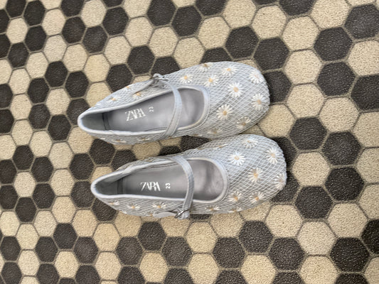 Daisy Shoe 23