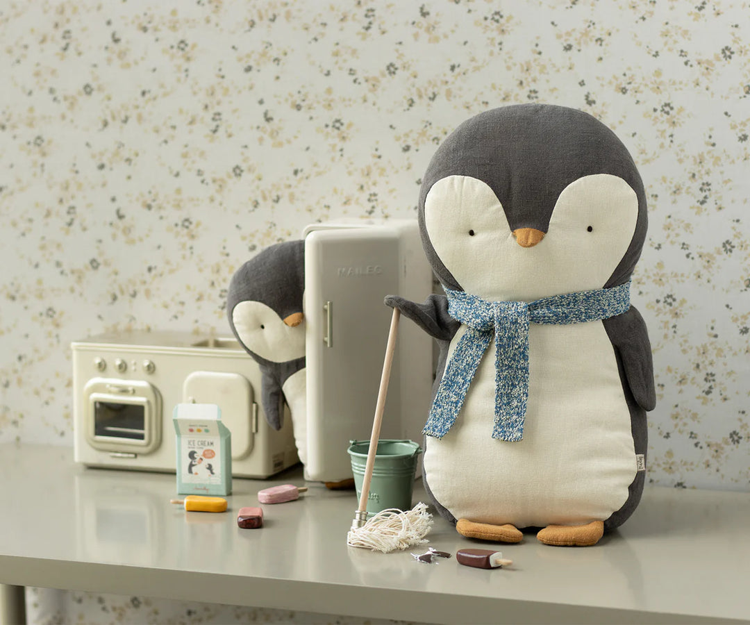 Penguin Medium