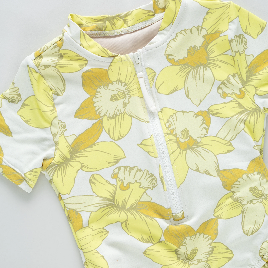 Short Sleeve Arden Suit Yellow Daffodils