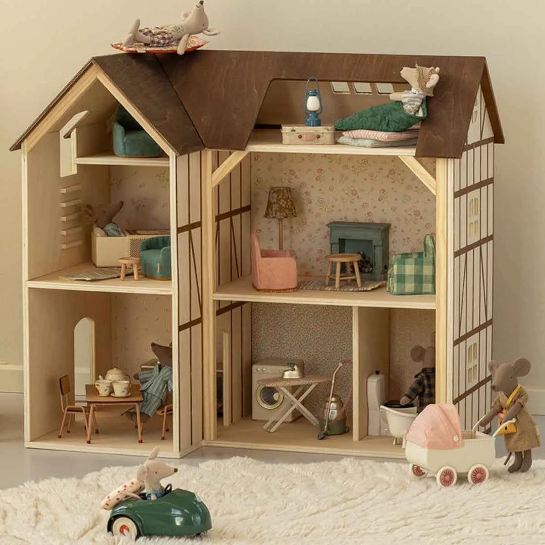 Wallpaper Mouse Hole Farmhouse