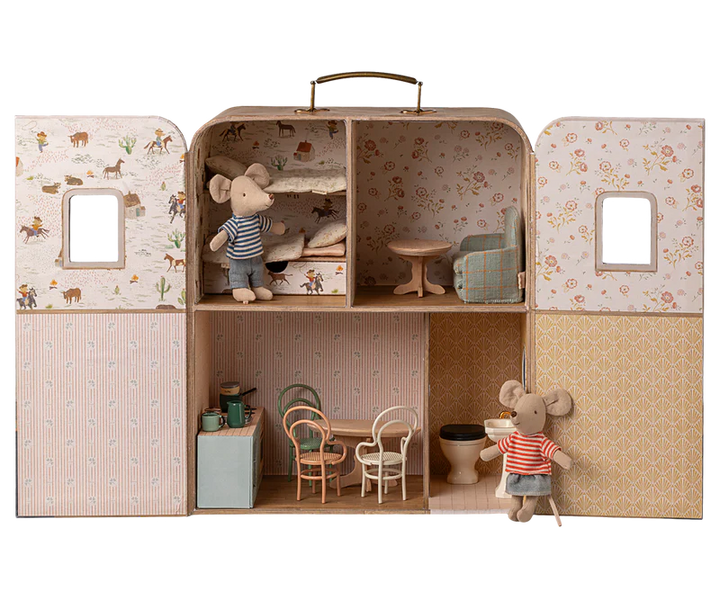 Suitcasa, Little sister and brother mouse